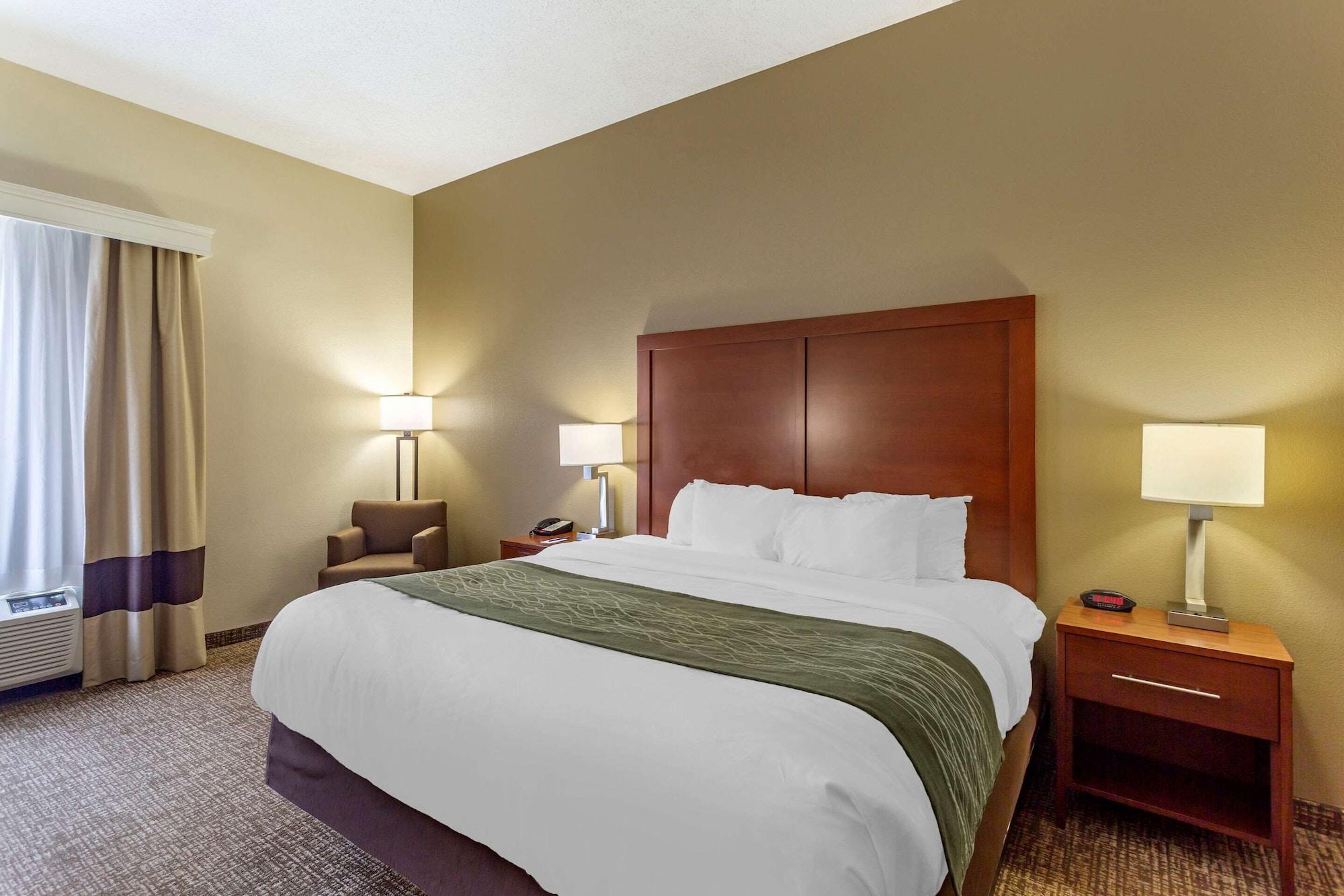 קייב סיטי Comfort Inn & Suites מראה חיצוני תמונה