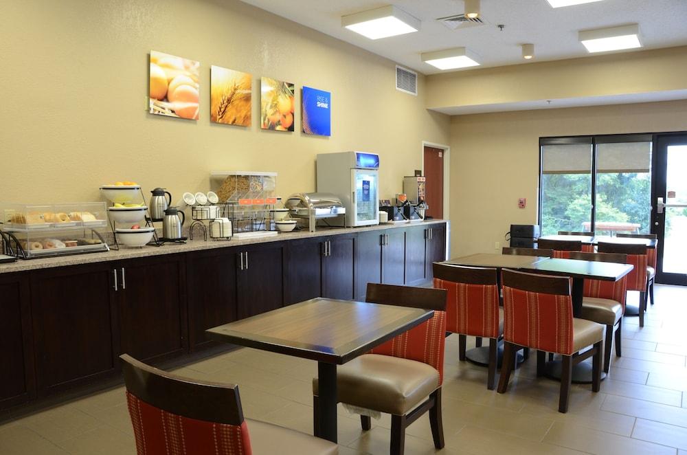 קייב סיטי Comfort Inn & Suites מראה חיצוני תמונה