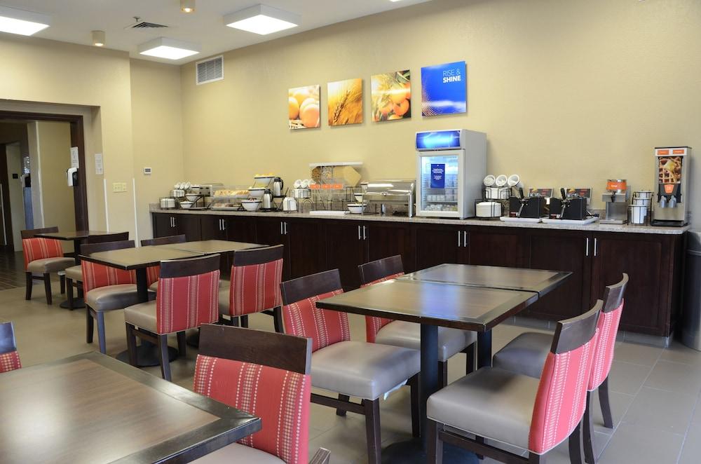 קייב סיטי Comfort Inn & Suites מראה חיצוני תמונה