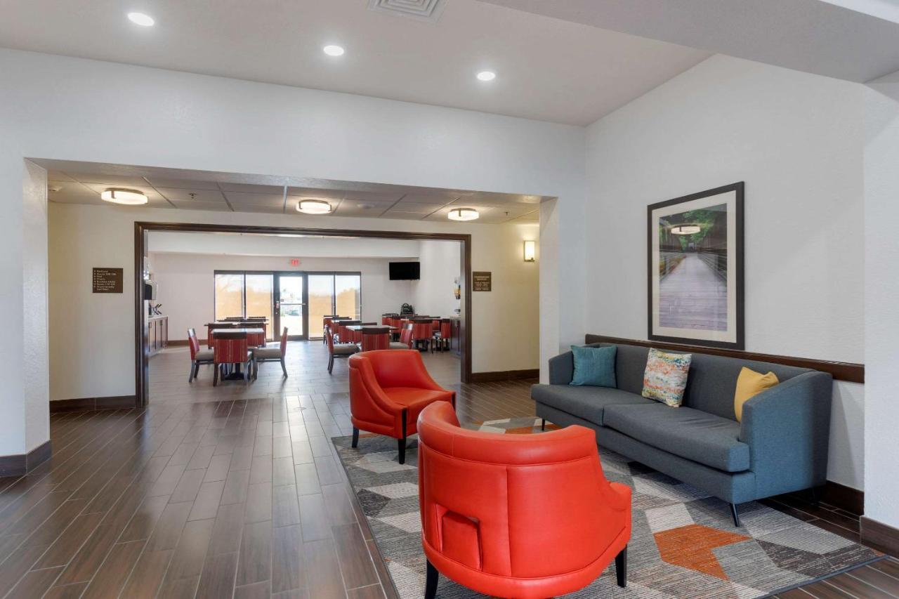 קייב סיטי Comfort Inn & Suites מראה חיצוני תמונה