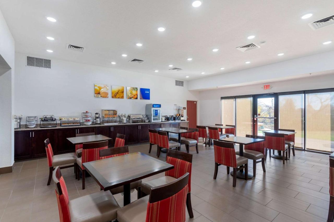 קייב סיטי Comfort Inn & Suites מראה חיצוני תמונה