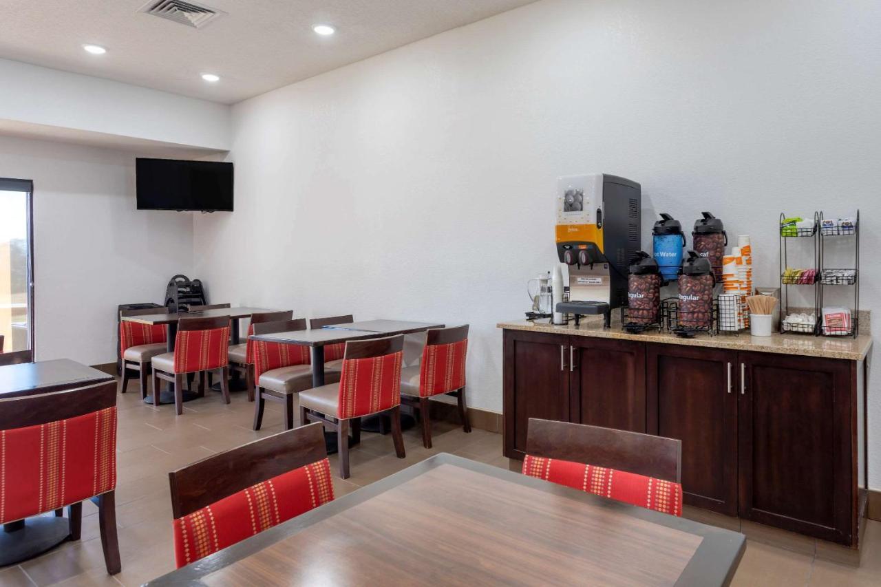 קייב סיטי Comfort Inn & Suites מראה חיצוני תמונה