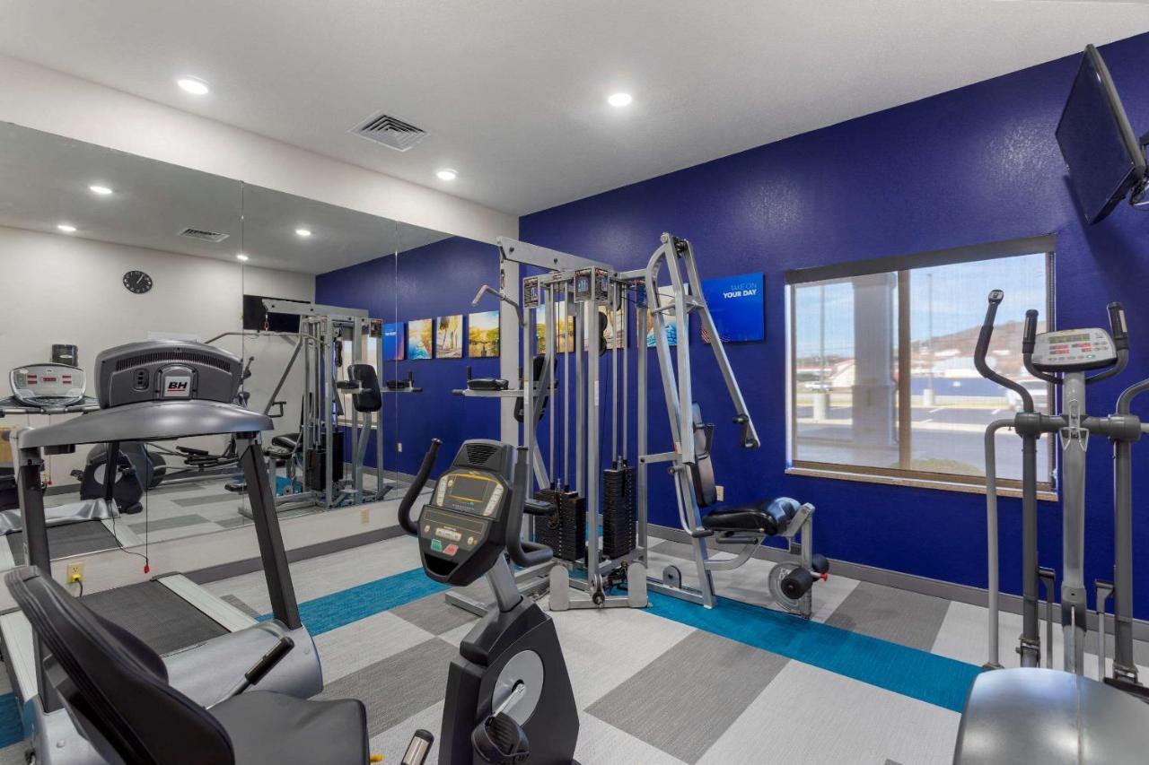 קייב סיטי Comfort Inn & Suites מראה חיצוני תמונה