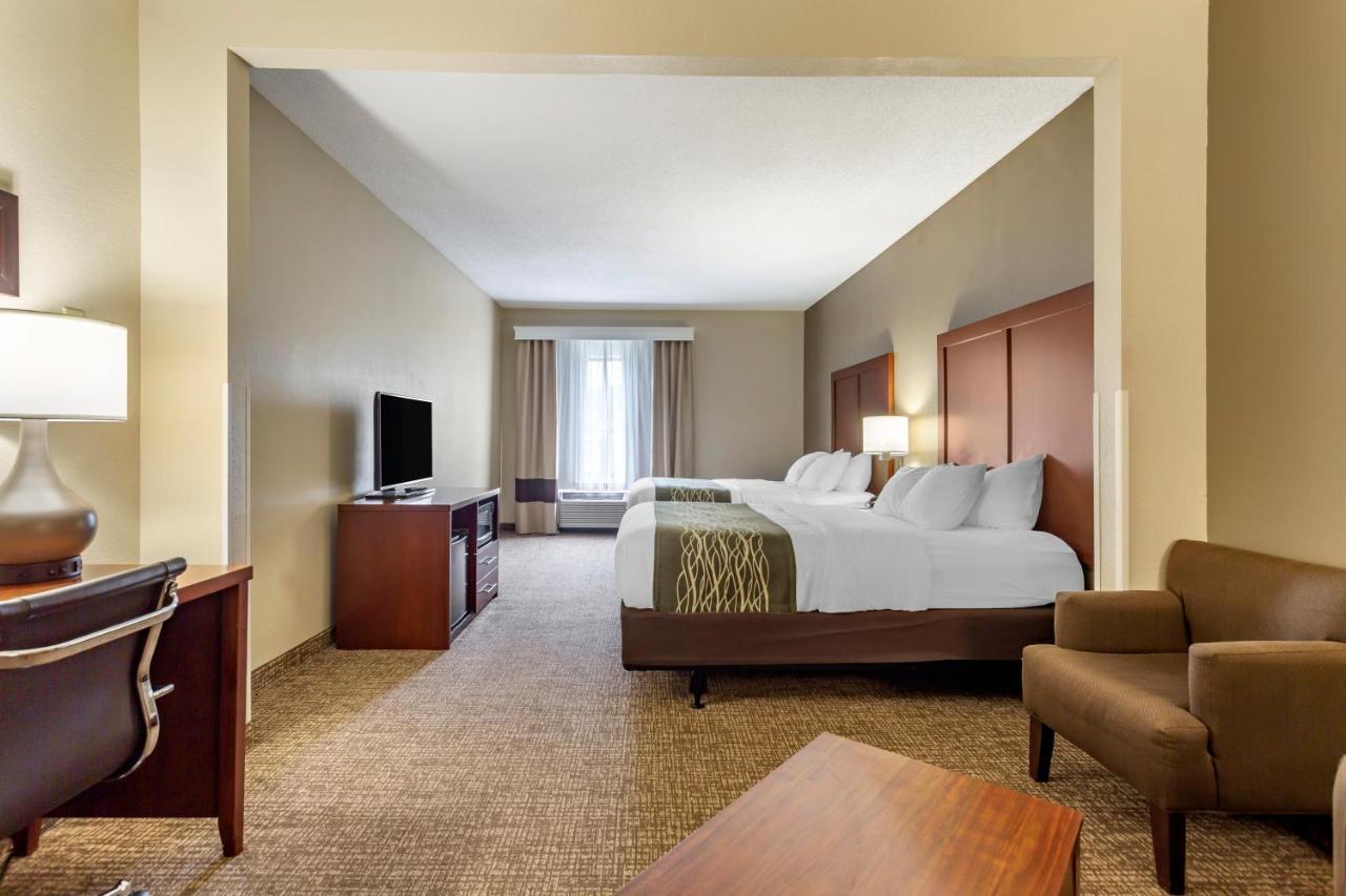 קייב סיטי Comfort Inn & Suites מראה חיצוני תמונה