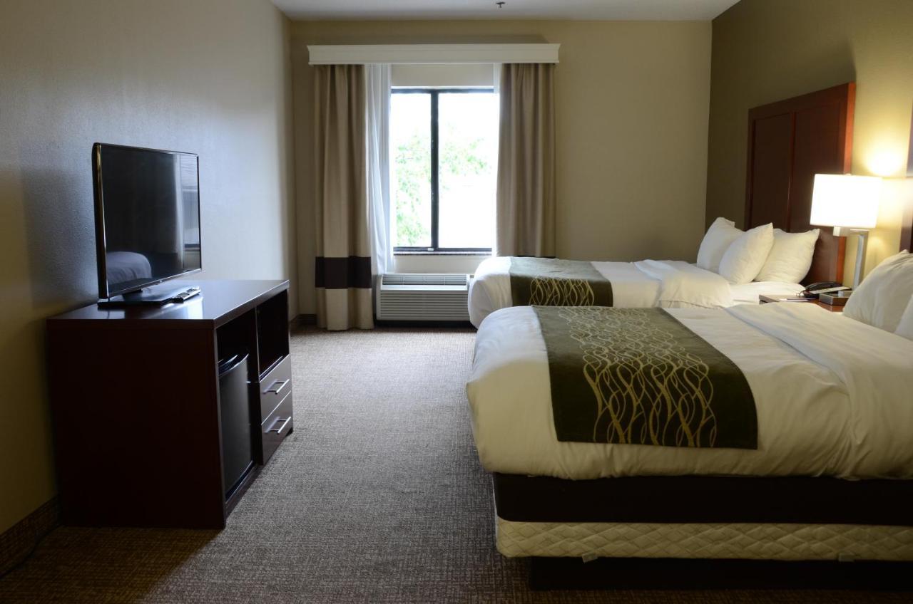 קייב סיטי Comfort Inn & Suites מראה חיצוני תמונה