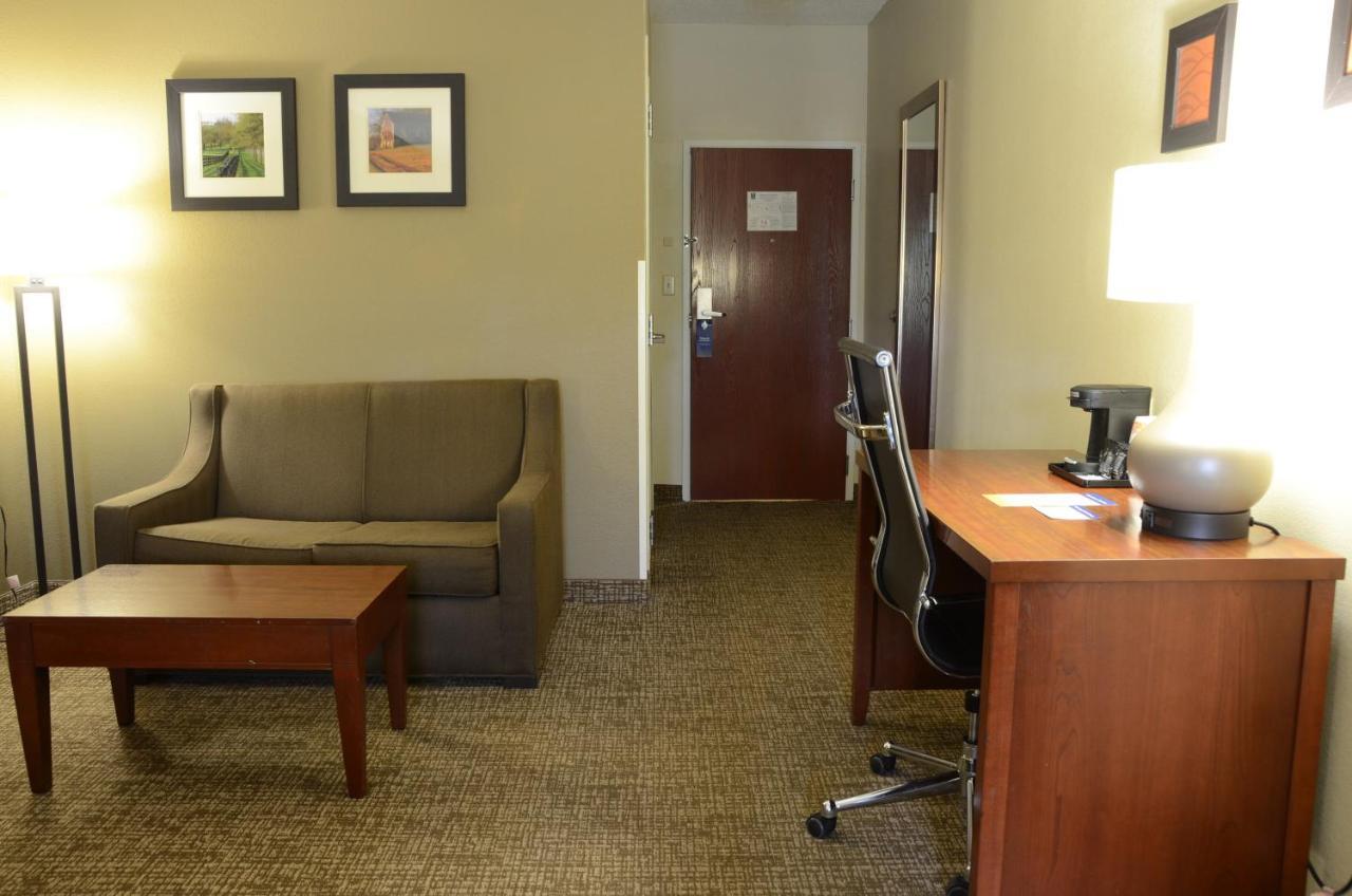 קייב סיטי Comfort Inn & Suites מראה חיצוני תמונה