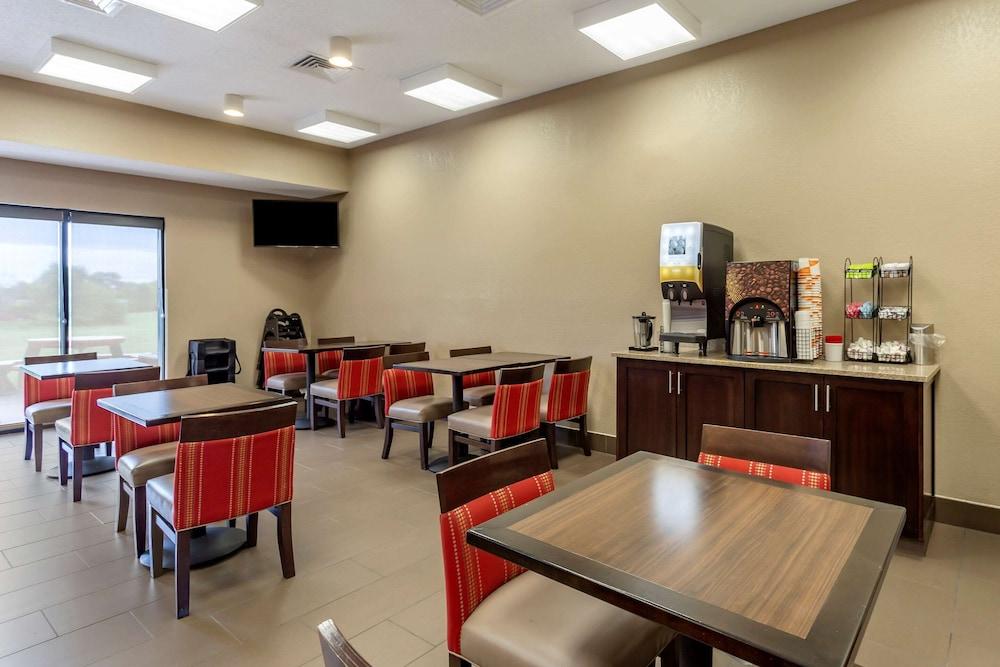 קייב סיטי Comfort Inn & Suites מראה חיצוני תמונה