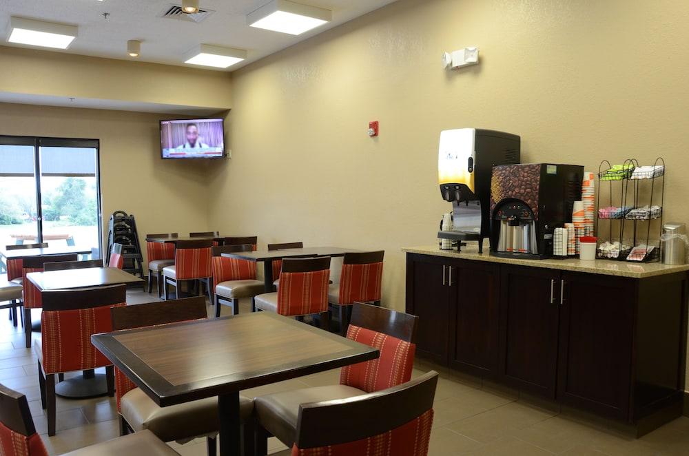 קייב סיטי Comfort Inn & Suites מראה חיצוני תמונה