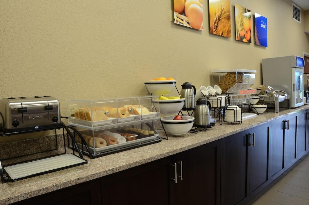 קייב סיטי Comfort Inn & Suites מראה חיצוני תמונה
