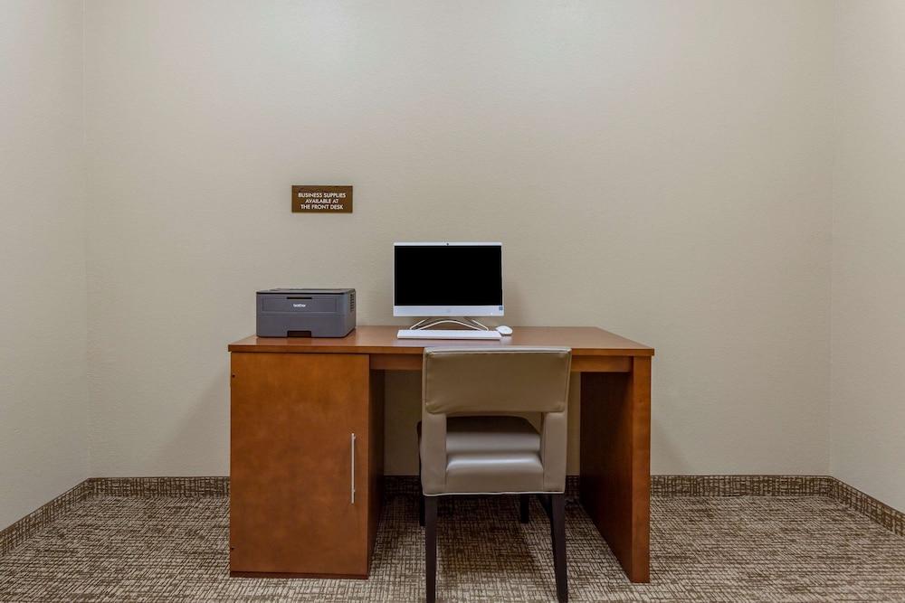 קייב סיטי Comfort Inn & Suites מראה חיצוני תמונה