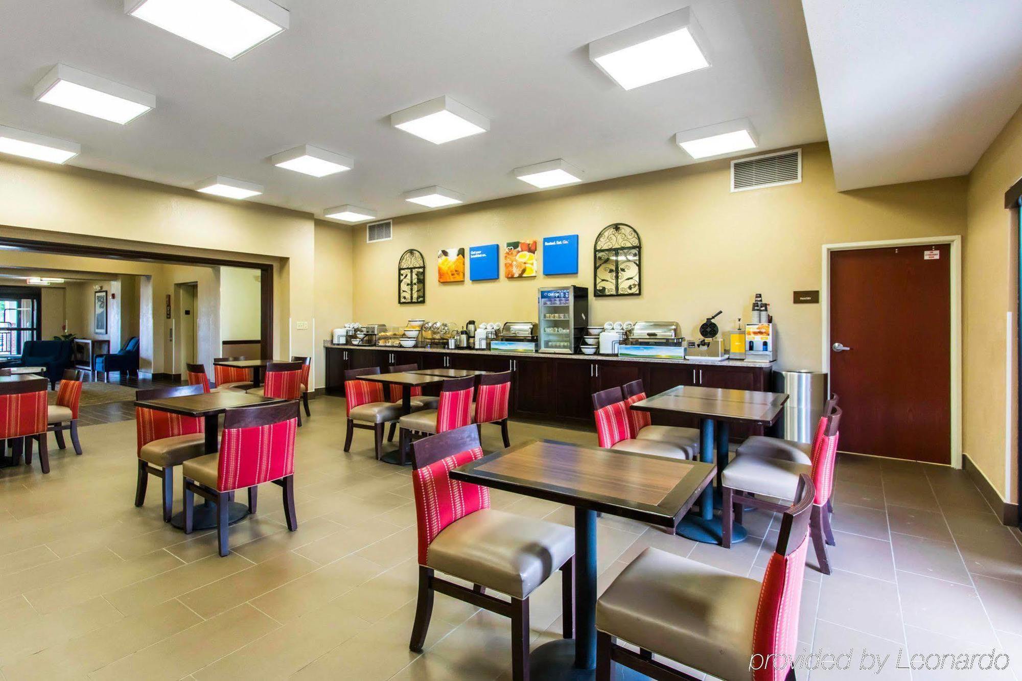 קייב סיטי Comfort Inn & Suites מראה חיצוני תמונה