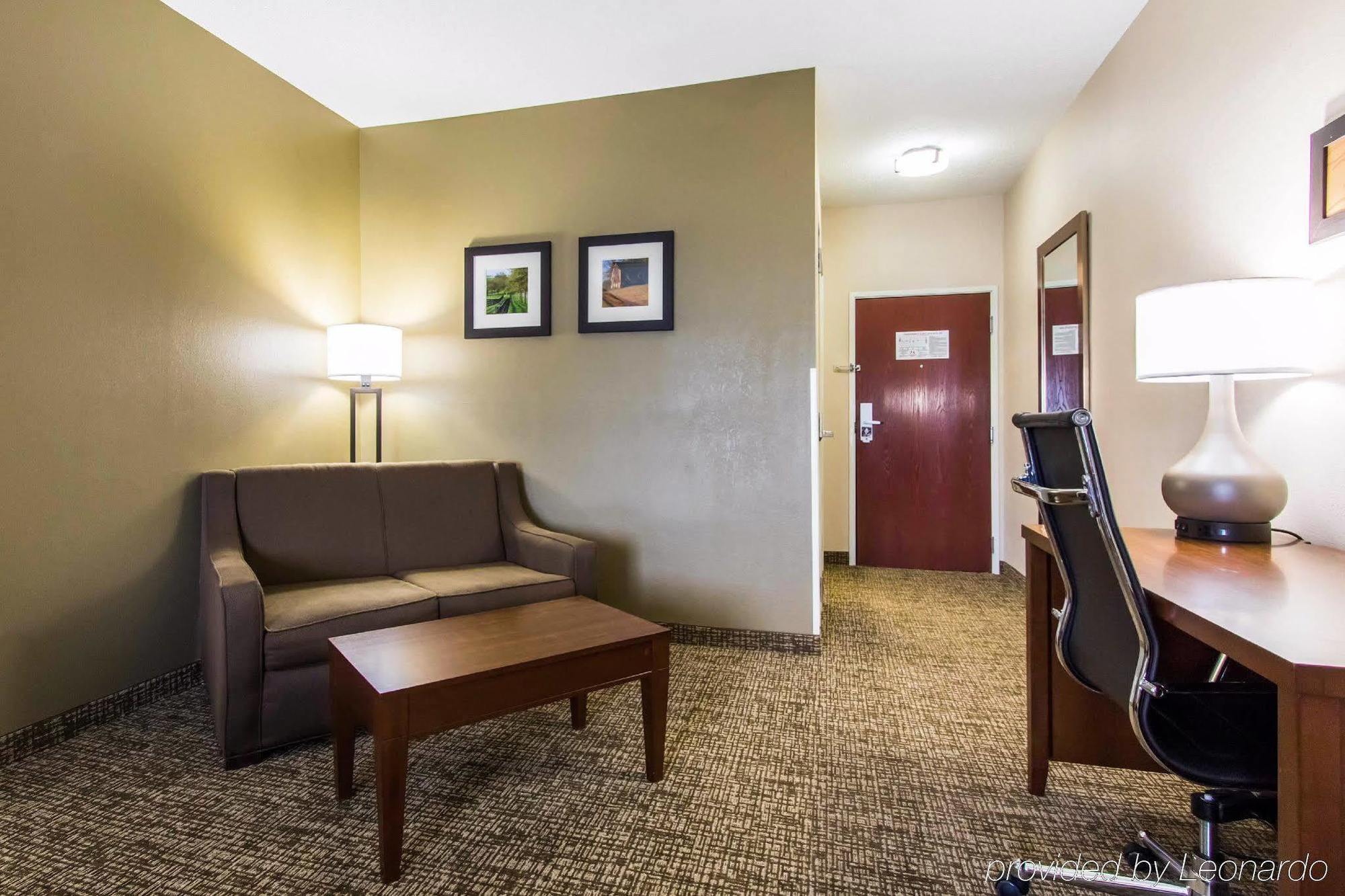 קייב סיטי Comfort Inn & Suites מראה חיצוני תמונה